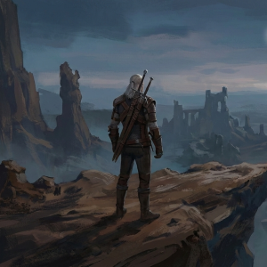 Geralt de Rivia, personagem do jogo The Witcher, está em pé em uma rocha alta, olhando para uma paisagem deslumbrante com montanhas e ruínas ao fundo. Ele está vestindo sua armadura característica e empunhando uma espada, enquanto a luz do sol ilumina levemente a cena.